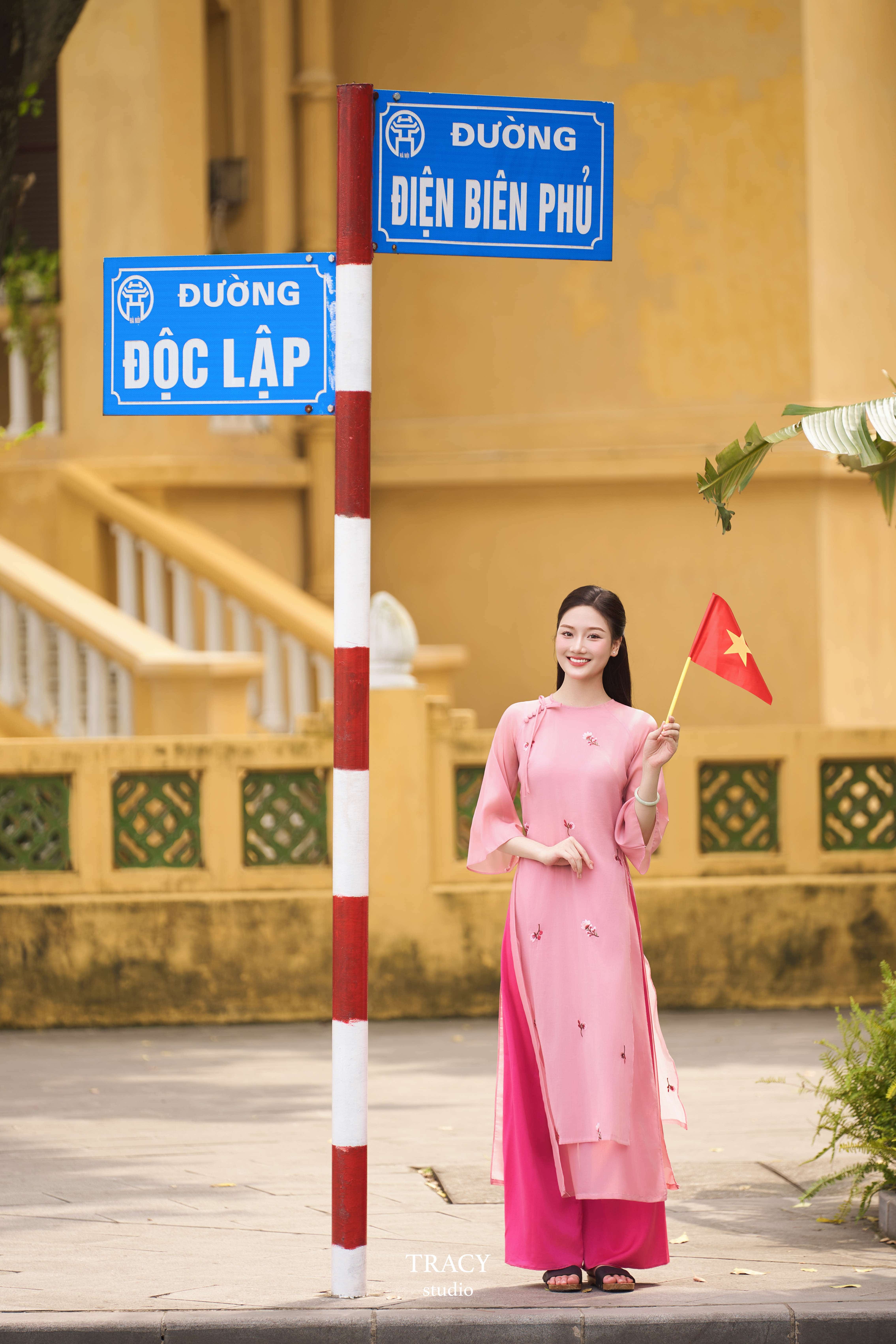 frontend/img/gallery/tinh-khoi-ao-dai-viet/tracy-studio-chup-concept-ao-dai-hong (2).jpg